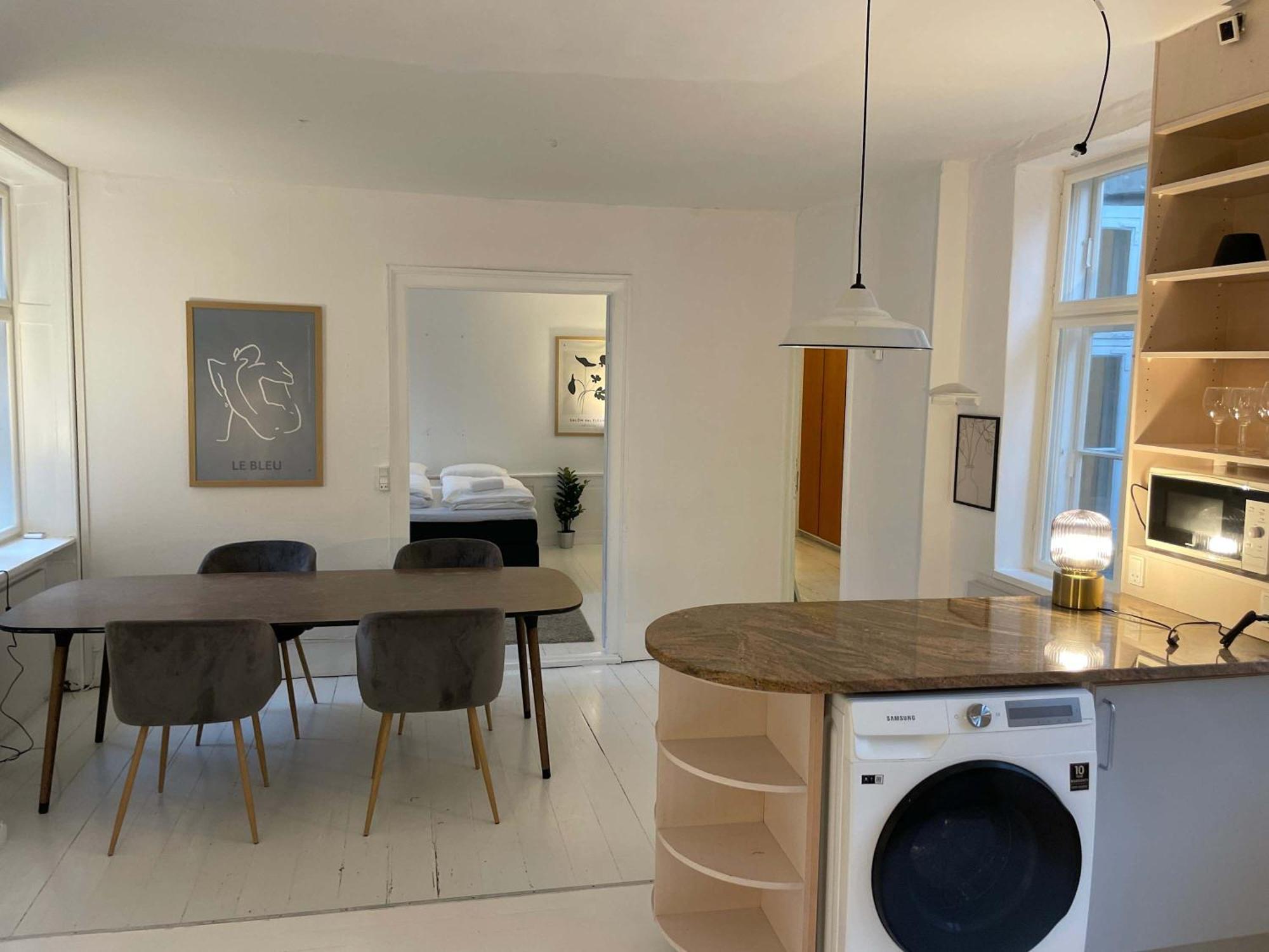 Grand - Prime Location Apartment
